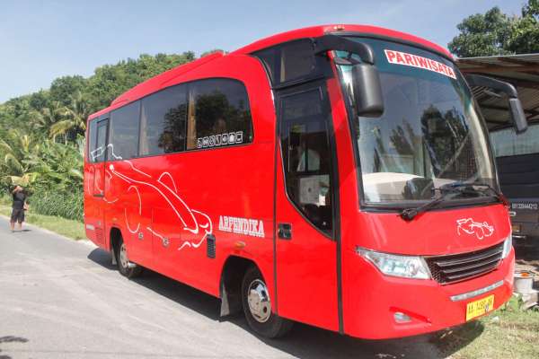 Bookwisata | sewa bus pariwisata arfendika transport jogja murah medium bus seat 30 nyaman aman bookwisata indonesia - Bookwisata