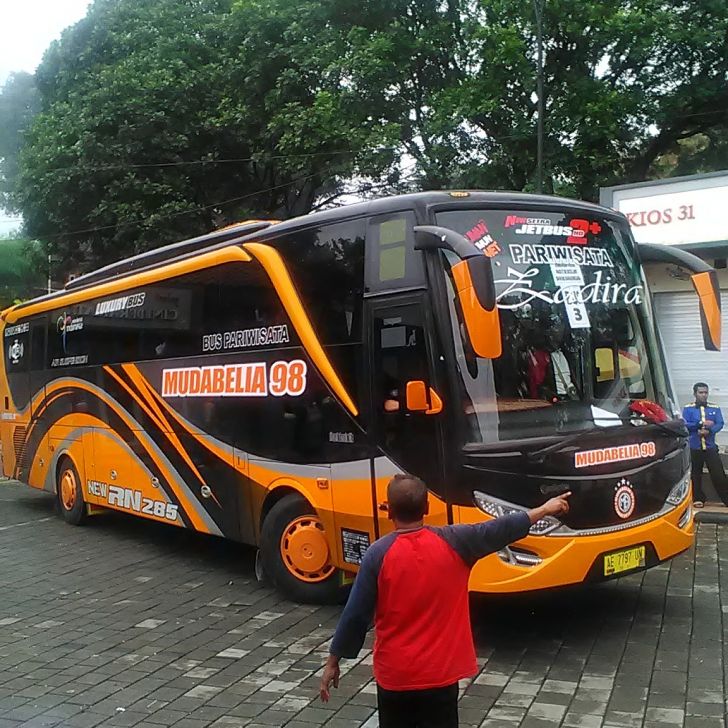 Bookwisata | sewa bus pariwisata muda belia transport banjarnegara jawa tengah big bus orange bookwisata indonesia - Bookwisata