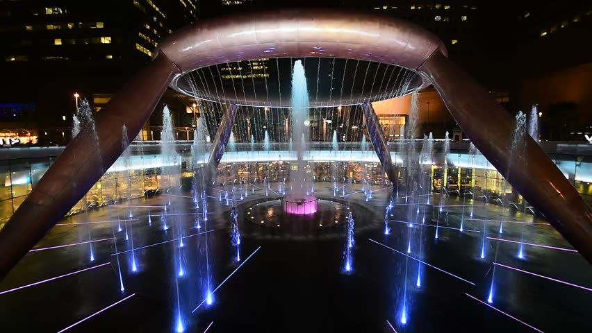 Bookwisata | Aka-Fountain-of-Wealth-at-Suntec-City-Singapore-is-the-largest-fountain-in-the-world. - Bookwisata